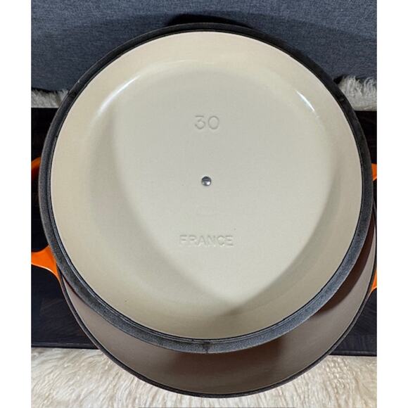 Le Crueset Signature Brasier in Flame 3.5 Quart with Box - Picture 6 of 10